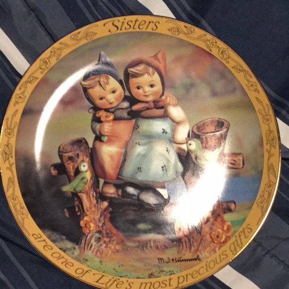 M J Hummel, Sisters Plate Collection Serial # F9019 - Picture 2 of 10